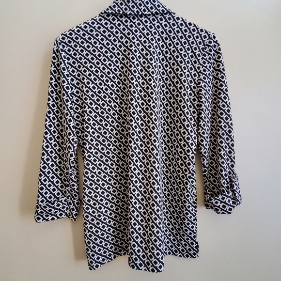 Black and White pattern Button down shirt, stretchy fabric, comfortable, Small - Picture 2 of 7